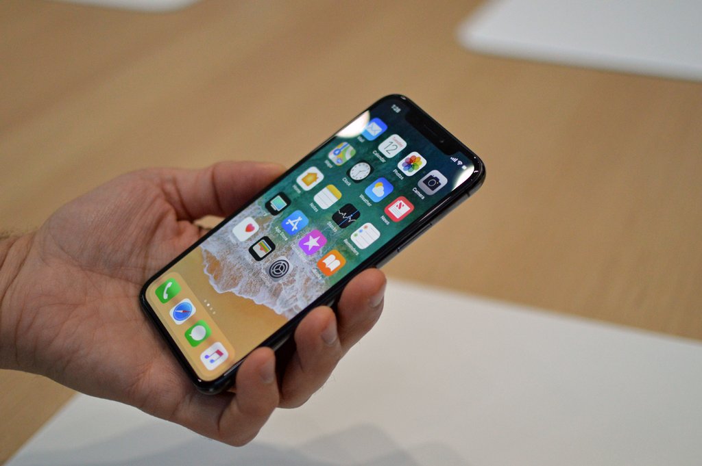 iPhone X – 6 trucuri esențiale în folosire iPhone X – 6 trucuri esențiale în folosire
